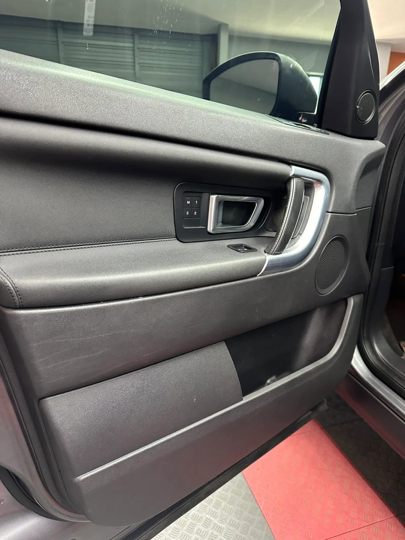 Used 2016 Land Rover Discovery Sport HSE AWD/4WD image 9