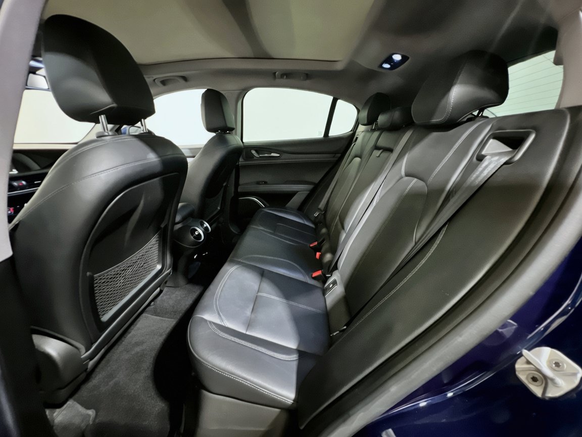 Used 2019 Alfa Romeo Stelvio RWD image 17