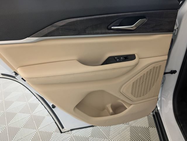 Used 2024 Jeep Grand Cherokee Limited image 28