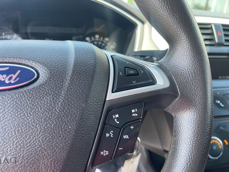 Used 2015 Ford Fusion SE FWD image 21
