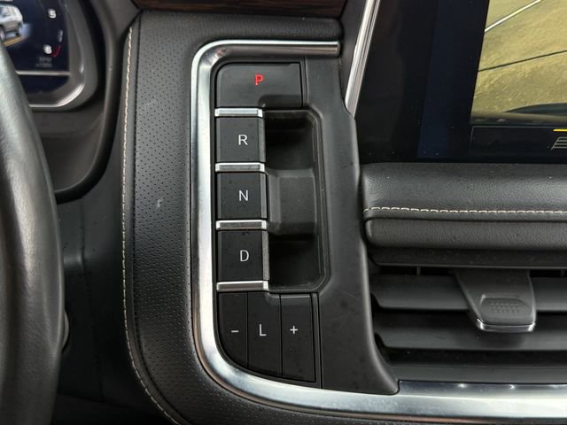 Used 2023 Chevrolet Suburban Premier image 19