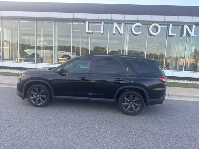 Used 2025 Honda Pilot Sport image 9
