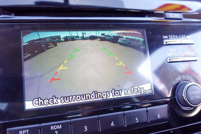 Used 2017 Nissan Rogue SV image 18