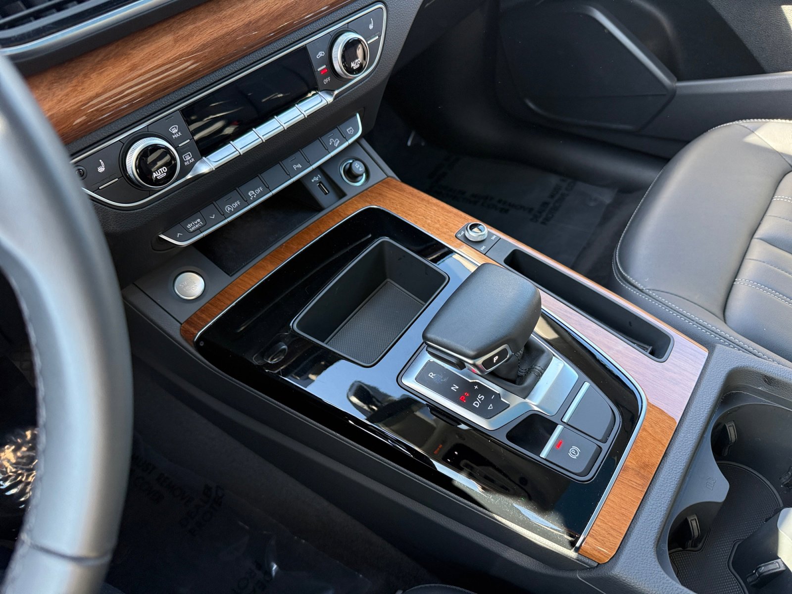 Used 2023 Audi Q5 2.0T Premium w/ Convenience Package image 13