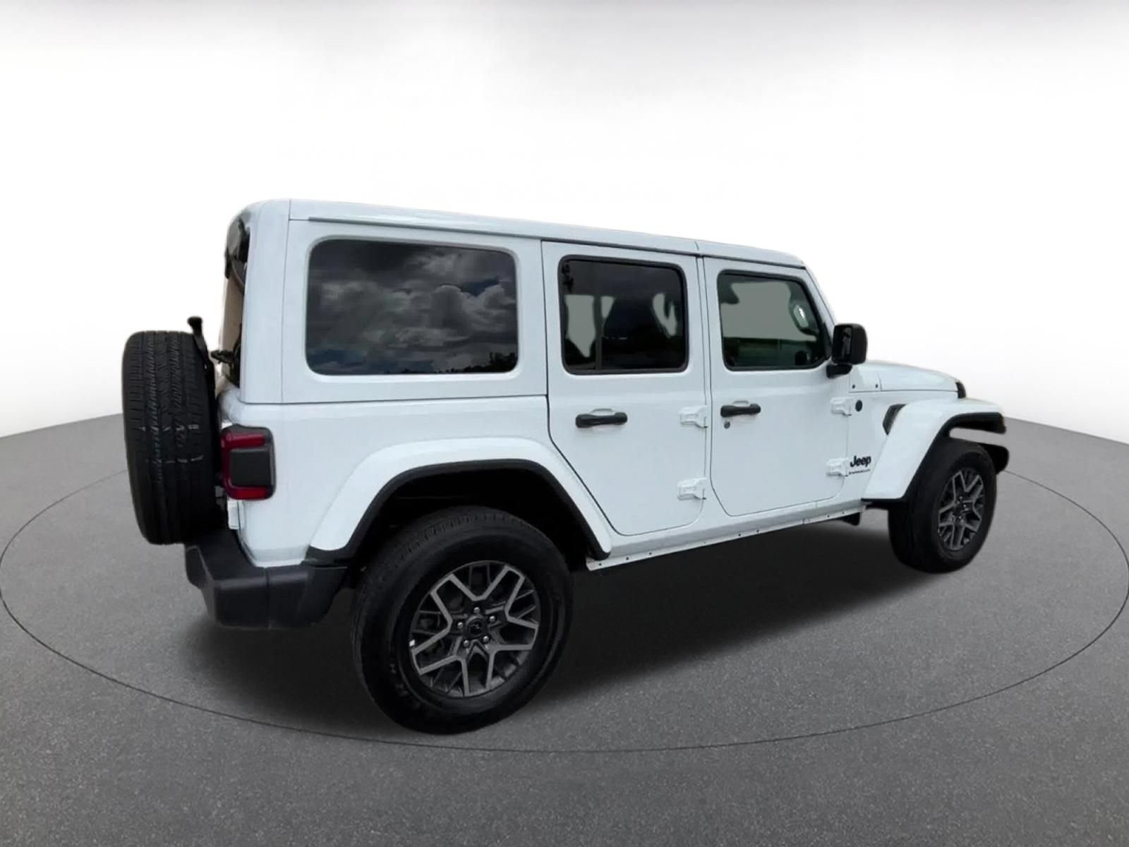 Used 2025 Jeep Wrangler Unlimited Sahara AWD/4WD image 15