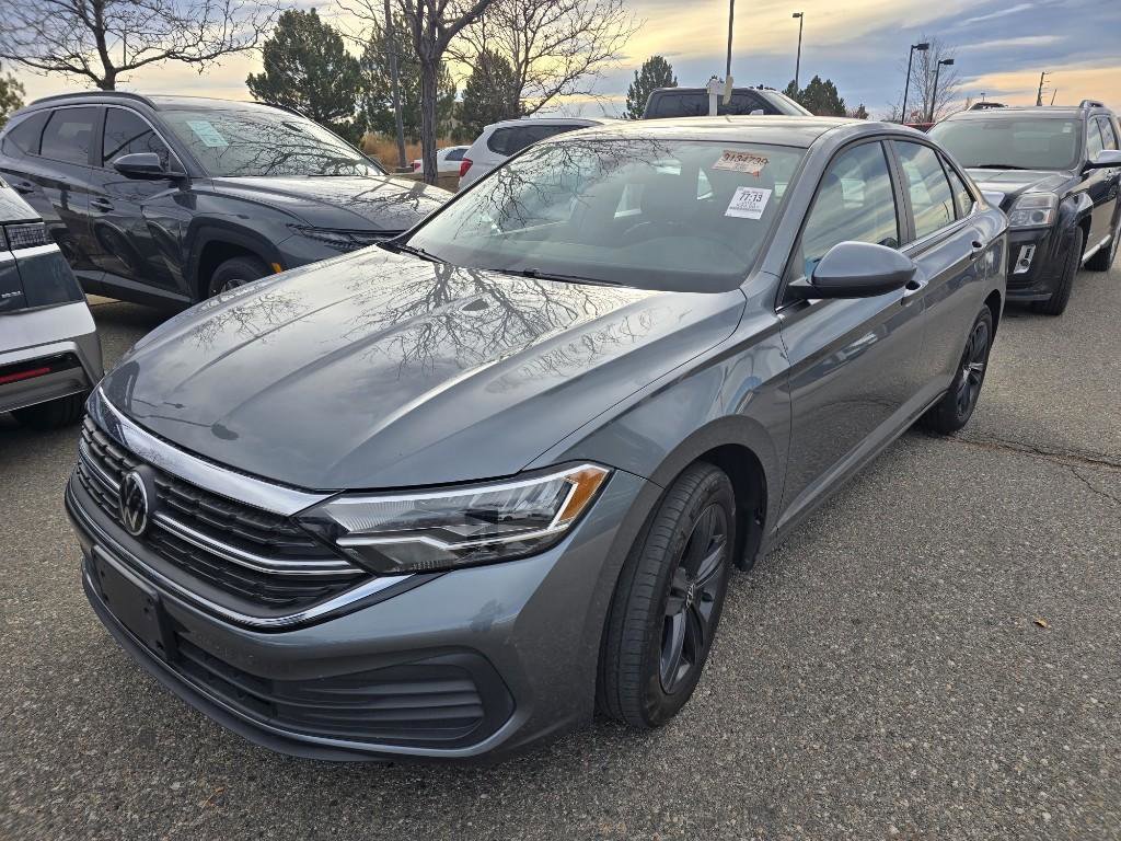 Used 2024 Volkswagen Jetta SE w/ Panoramic Sunroof Package