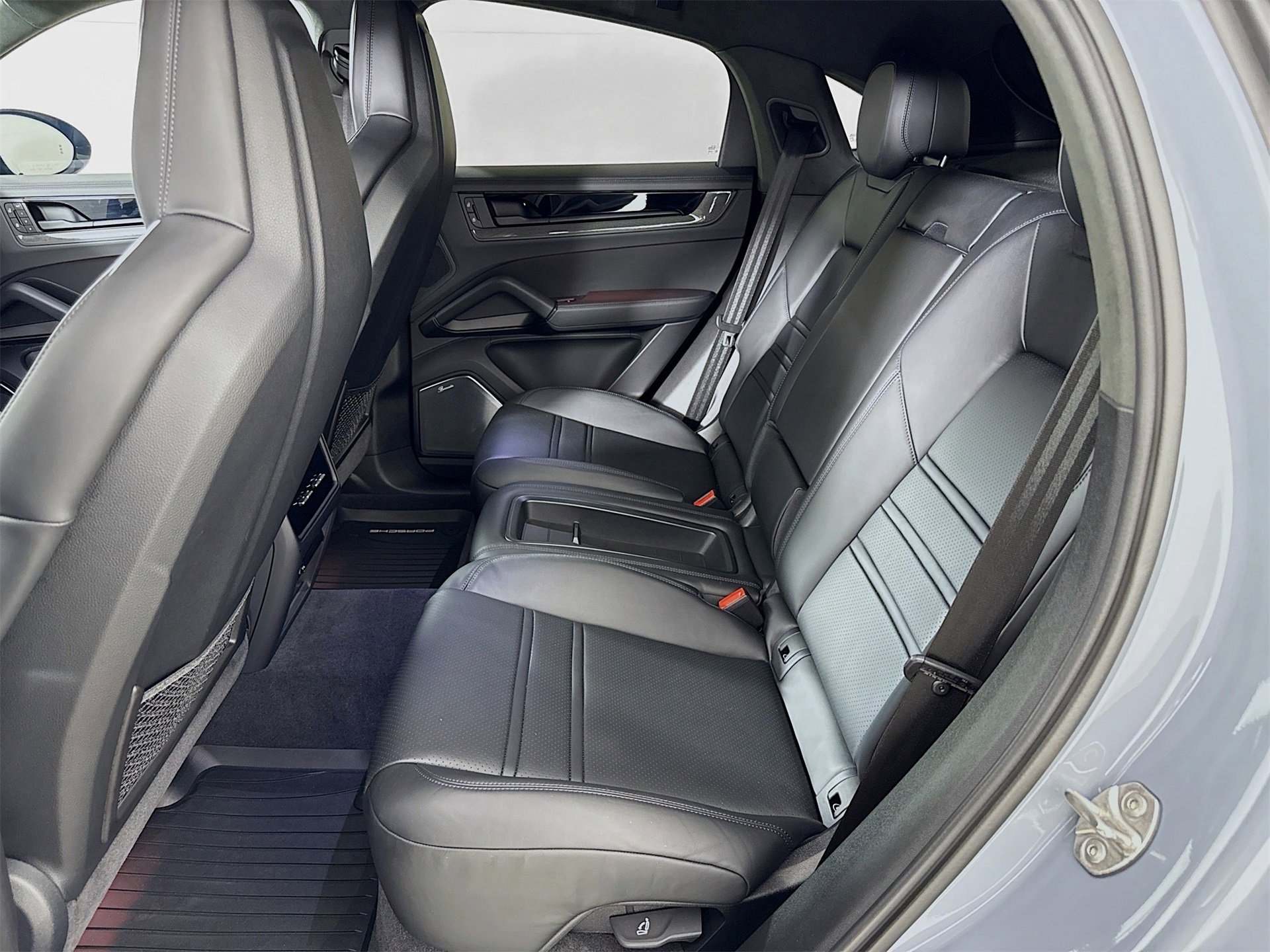 Used 2024 Porsche Cayenne Turbo GT image 19