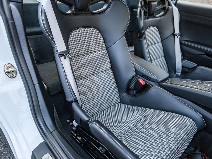 Used 2016 Porsche 911 R image 23