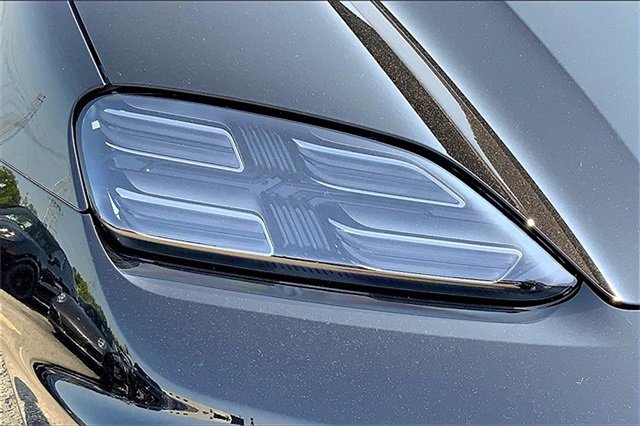 Used 2025 Porsche Macan Electric image 18