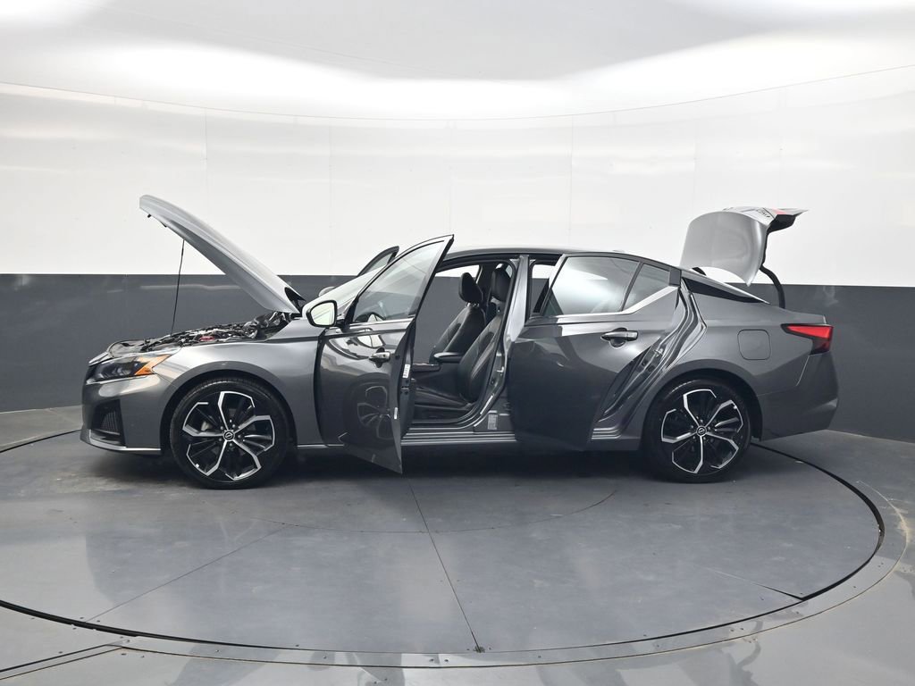 Used 2025 Nissan Altima 2.5 SR FWD image 32