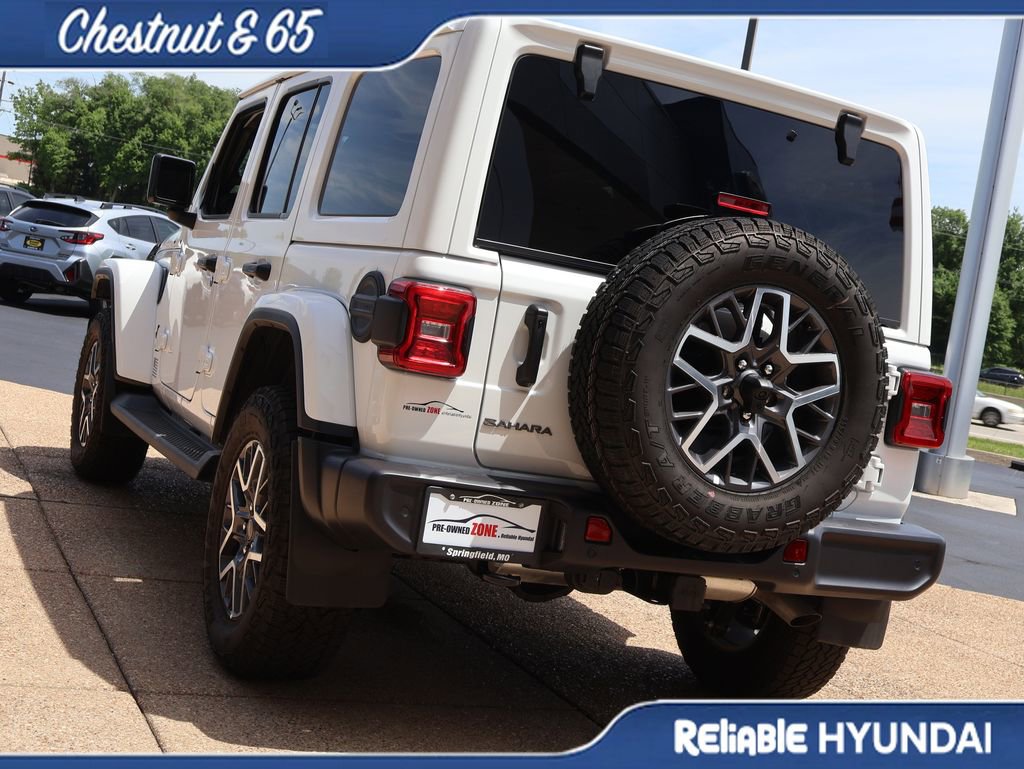 Used 2025 Jeep Wrangler Unlimited Sahara AWD/4WD image 4