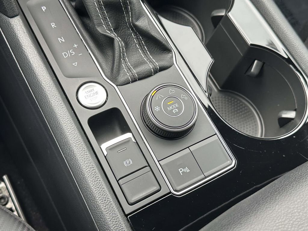 Certified 2023 Volkswagen Atlas Cross Sport SE w/ Black Wheel Package image 31