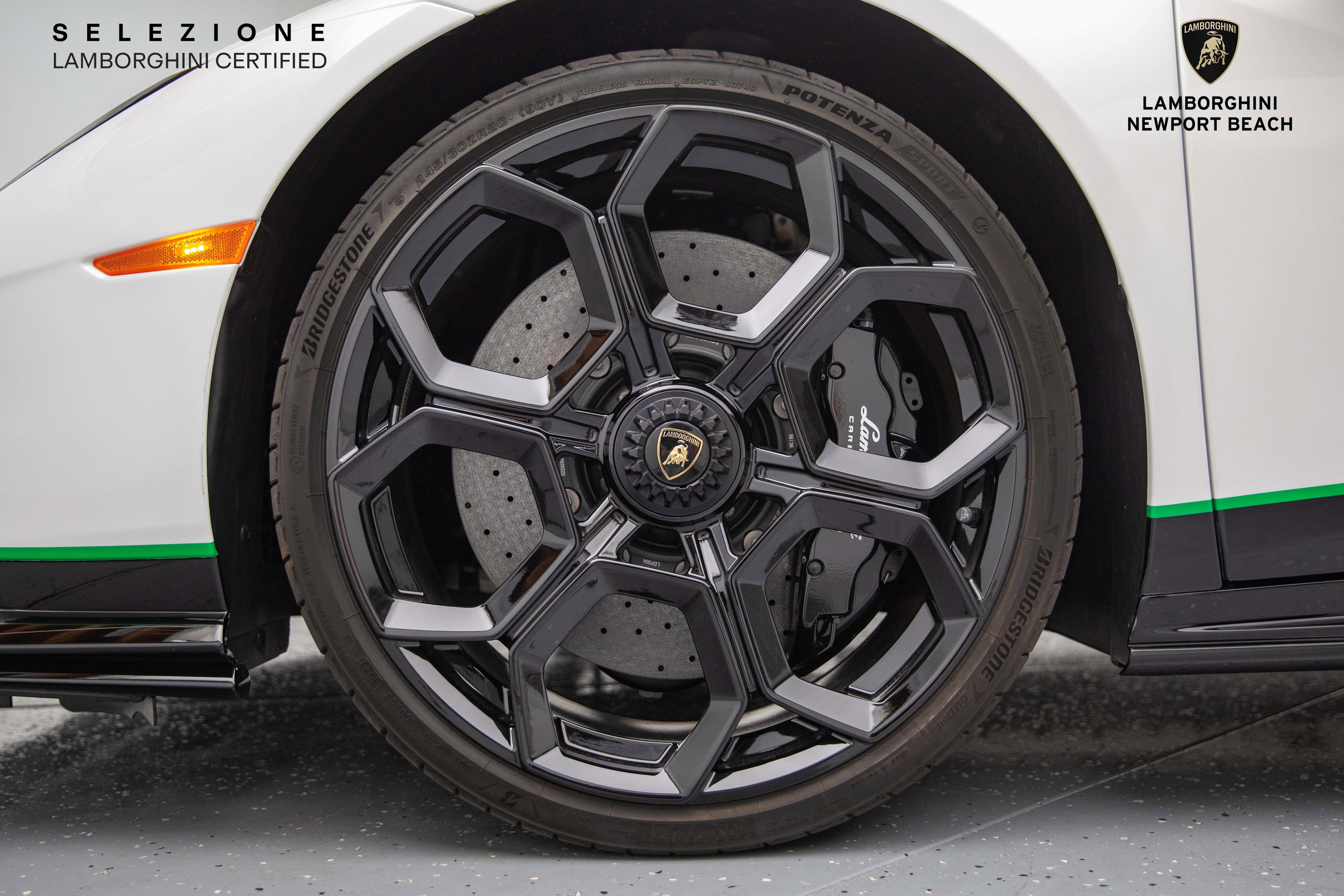 Used 2023 Lamborghini Huracan Tecnica image 38
