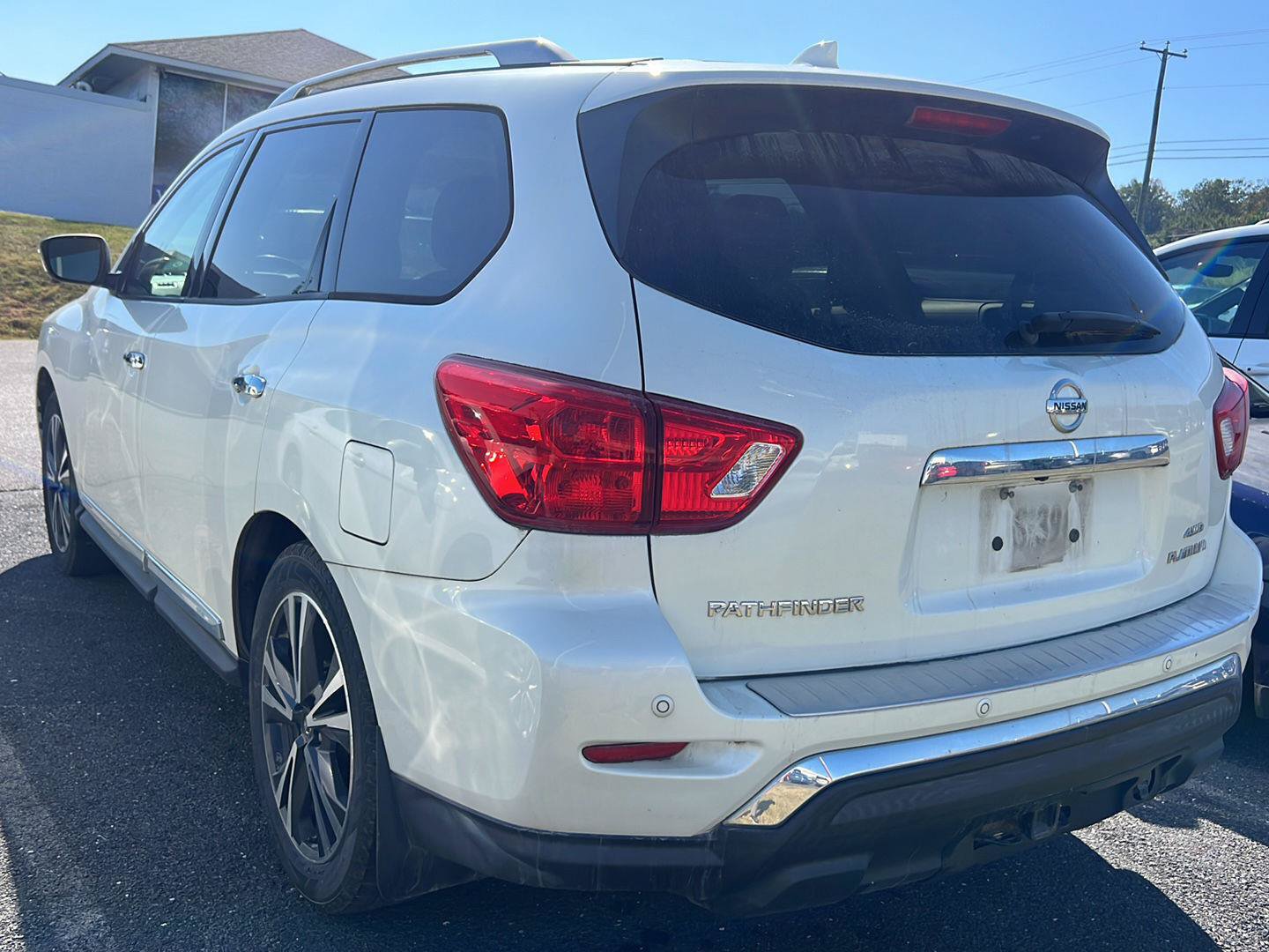 Used 2020 Nissan Pathfinder Platinum AWD/4WD image 2