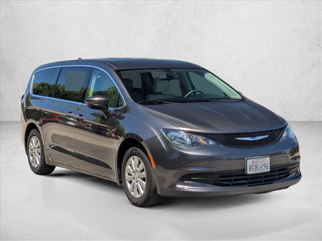 Used 2018 Chrysler Pacifica L FWD image 3