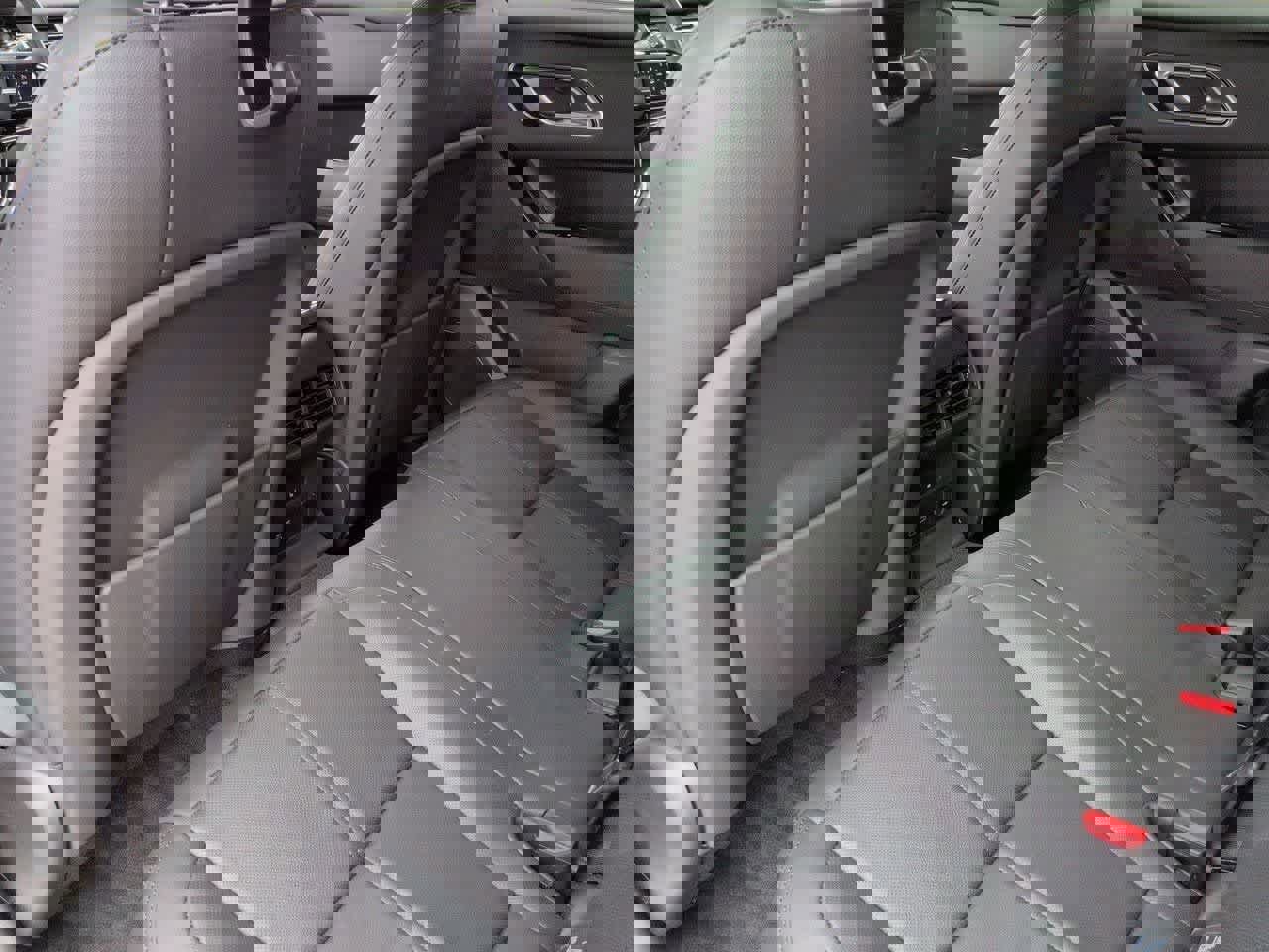 New 2026 Land Rover Range Rover Velar Dynamic SE AWD/4WD image 18