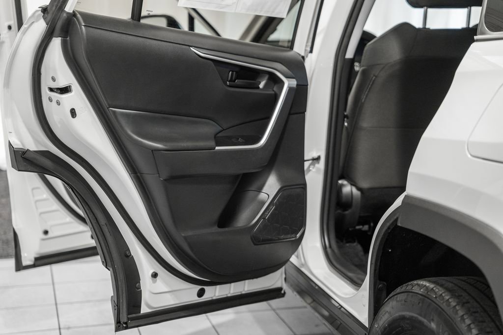 Used 2024 Toyota RAV4 LE image 33