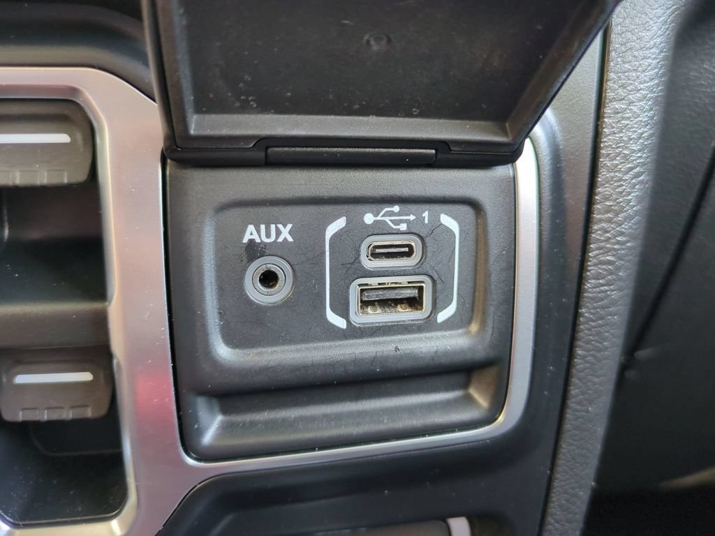 Used 2021 Jeep Wrangler Unlimited Sahara w/ Cold Weather Group AWD/4WD image 24