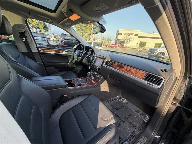 Used 2012 Volkswagen Touareg Hybrid AWD/4WD image 66