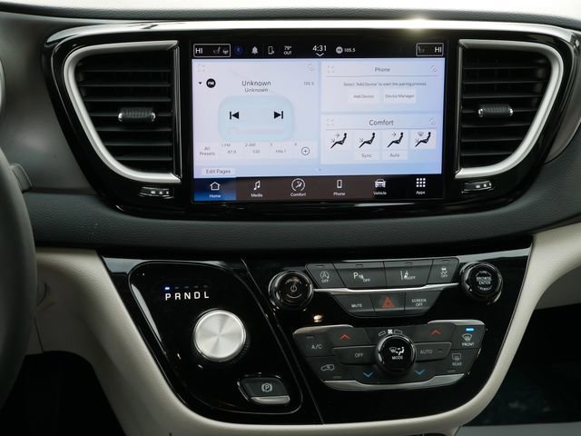 Used 2023 Chrysler Pacifica Touring-L image 10