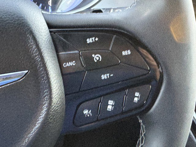 Used 2024 Chrysler Pacifica Touring image 17