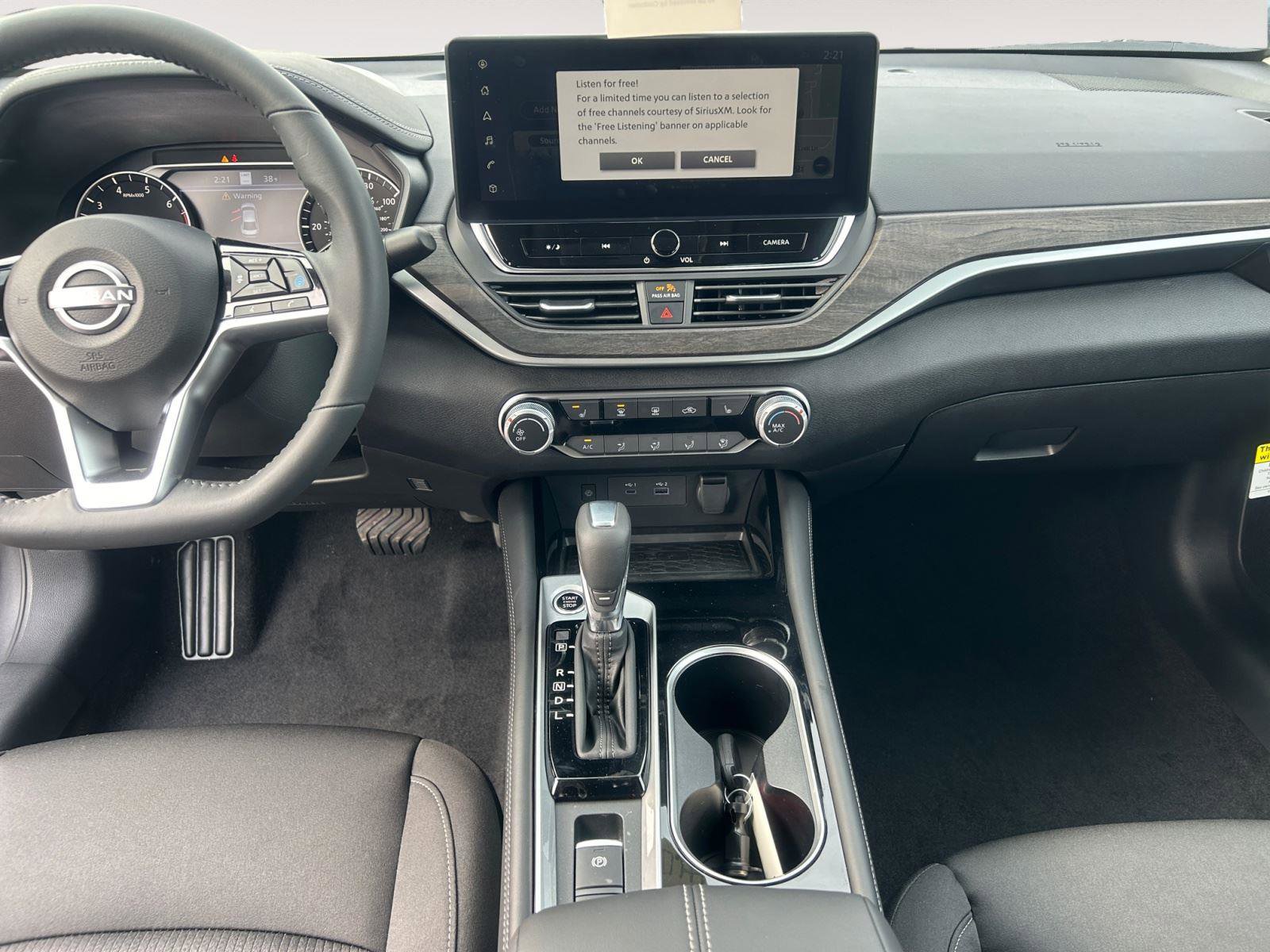 Used 2024 Nissan Altima 2.5 SV w/ SV Premium Package image 12