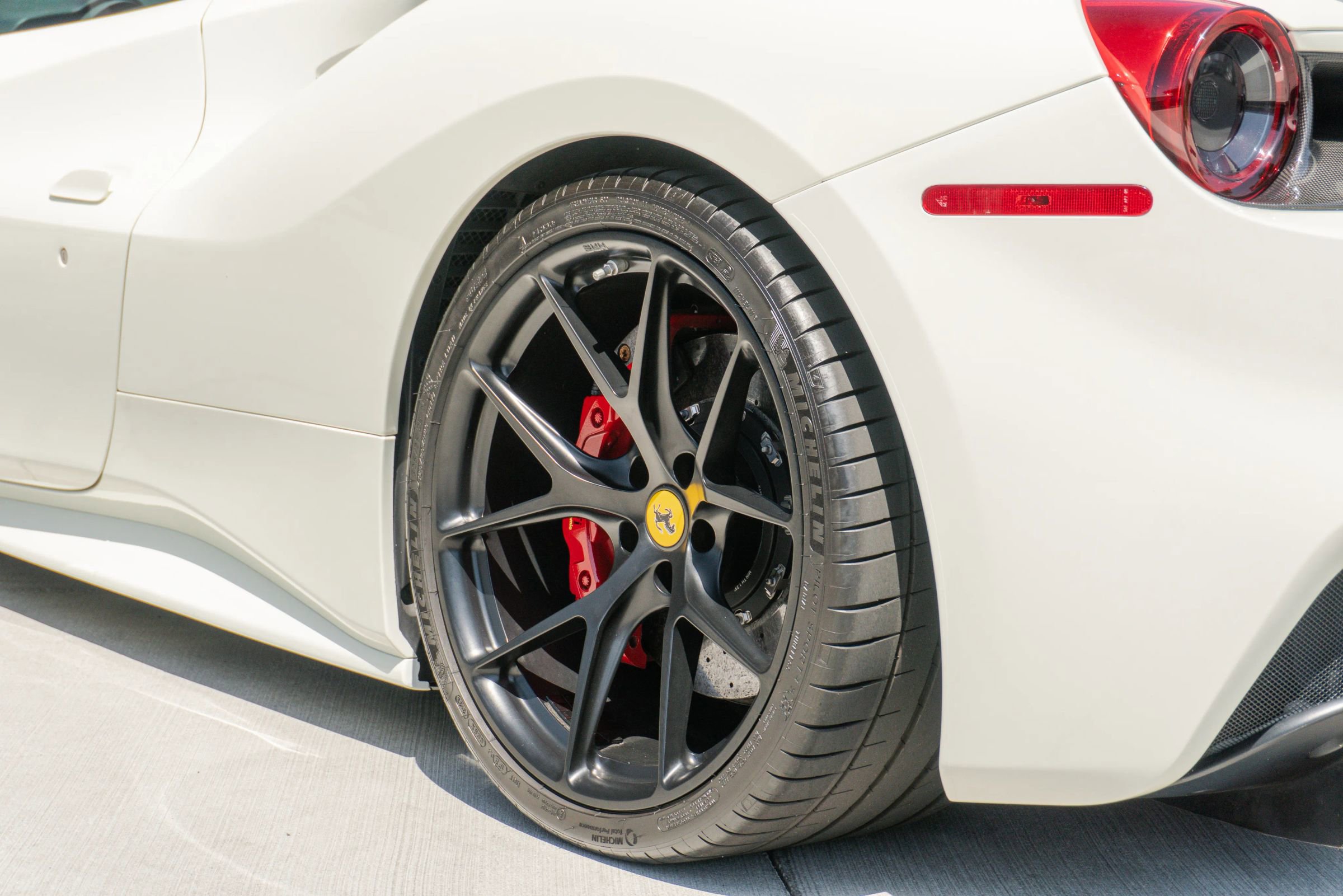 Used 2018 Ferrari 488 GTB RWD image 50