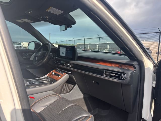 Certified 2025 Lincoln Aviator Black Label w/ Jet Appearance Package AWD/4WD image 8