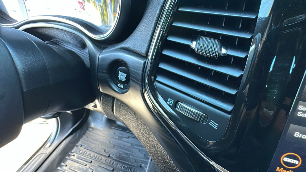 Used 2021 Jeep Grand Cherokee Laredo X image 17