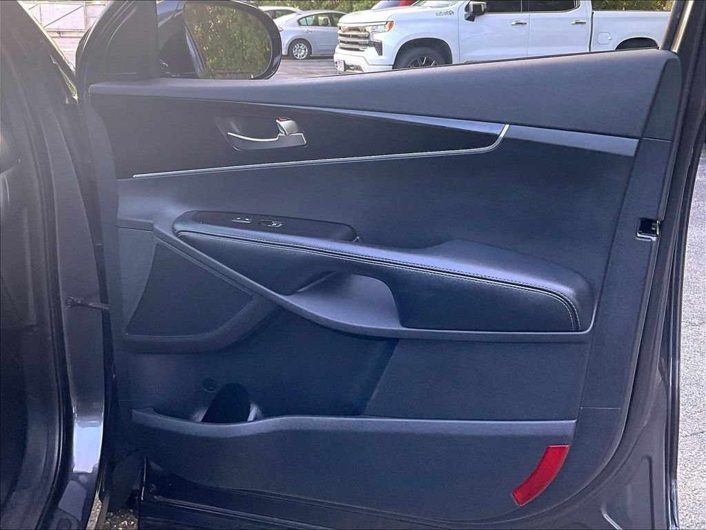 Used 2019 Kia Sorento AWD image 12
