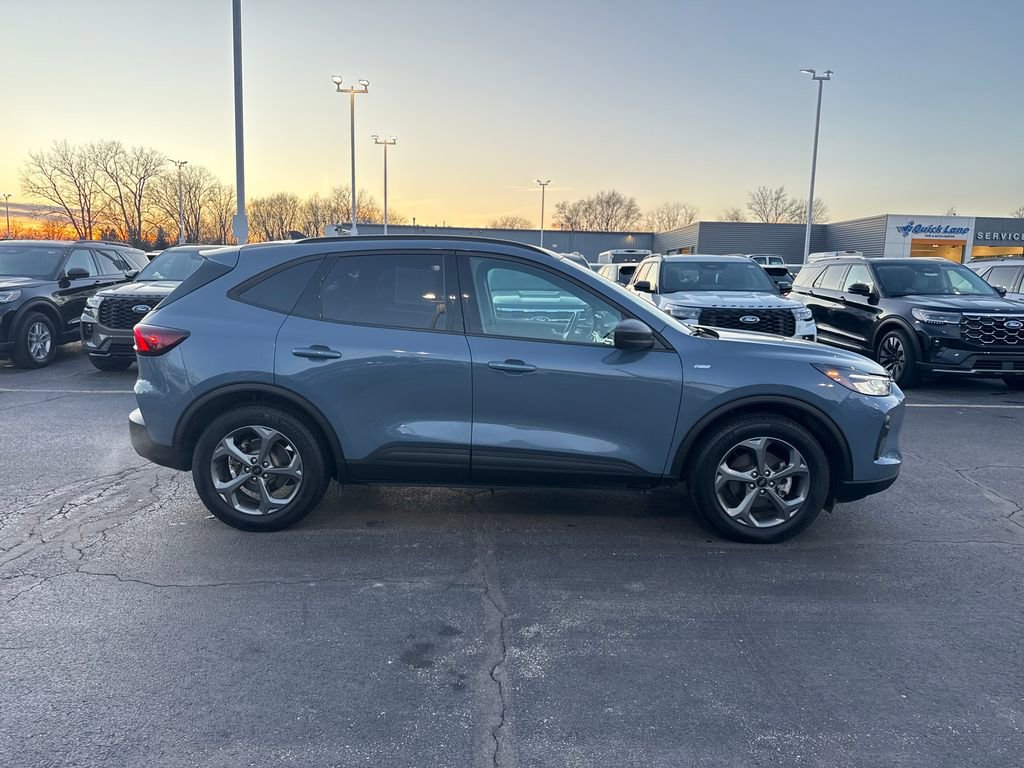 Used 2025 Ford Escape ST-Line w/ Equipment Group 301A image 6