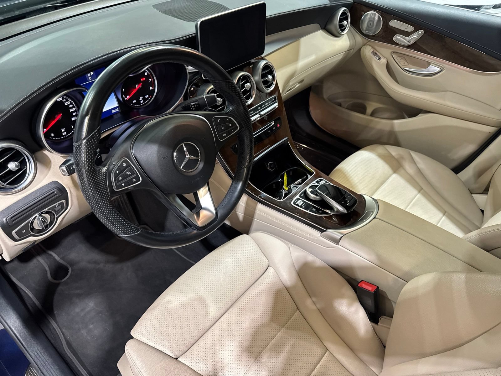 Used 2017 Mercedes-Benz GLC 300 4MATIC image 17