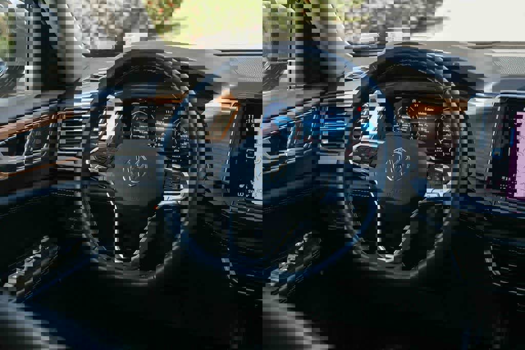 Used 2024 Volkswagen Atlas SE FWD image 12