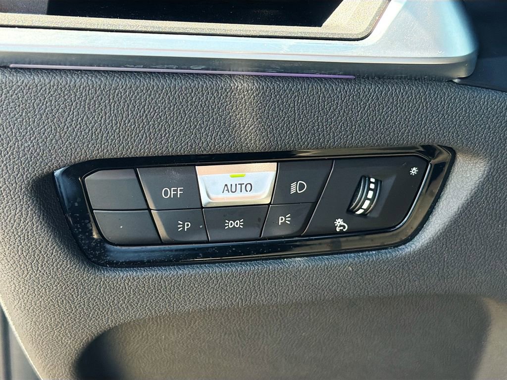 Used 2022 BMW 330e w/ Driving Assistance Package image 10