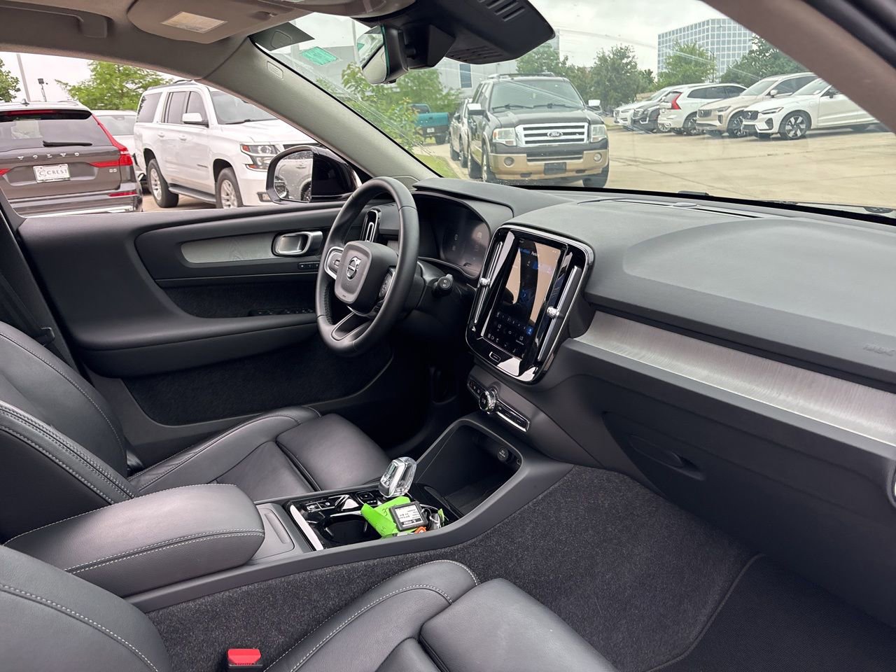 Certified 2025 Volvo XC40 B5 Plus AWD/4WD image 14