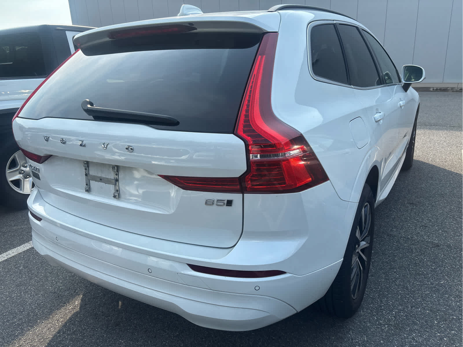 Used 2023 Volvo XC60 B5 Core w/ Climate Package AWD/4WD image 4