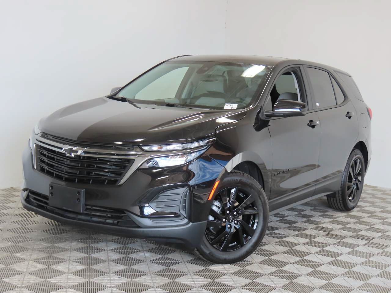 Used 2024 Chevrolet Equinox LS w/ LS Convenience Package FWD image 1