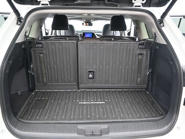 Used 2026 Toyota Highlander XLE image 16