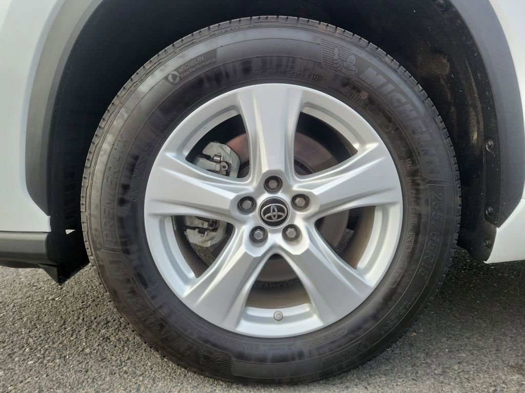 Used 2023 Toyota Highlander LE image 27