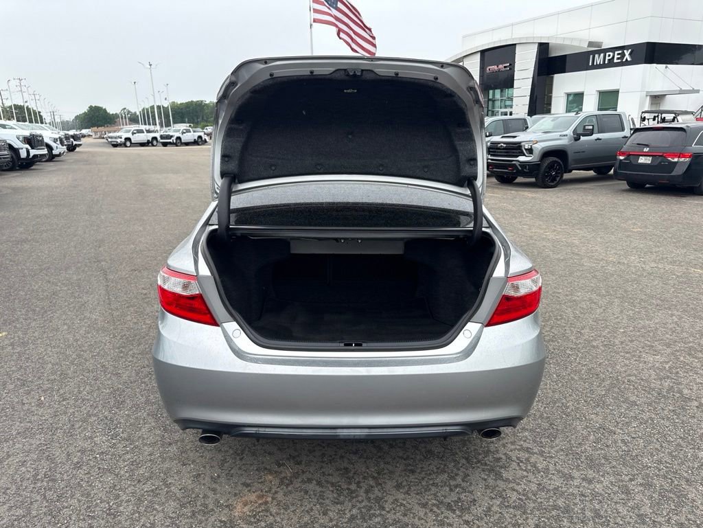 Used 2016 Toyota Camry XSE FWD image 30
