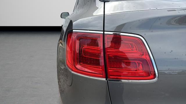 Used 2017 Bentley Bentayga image 31