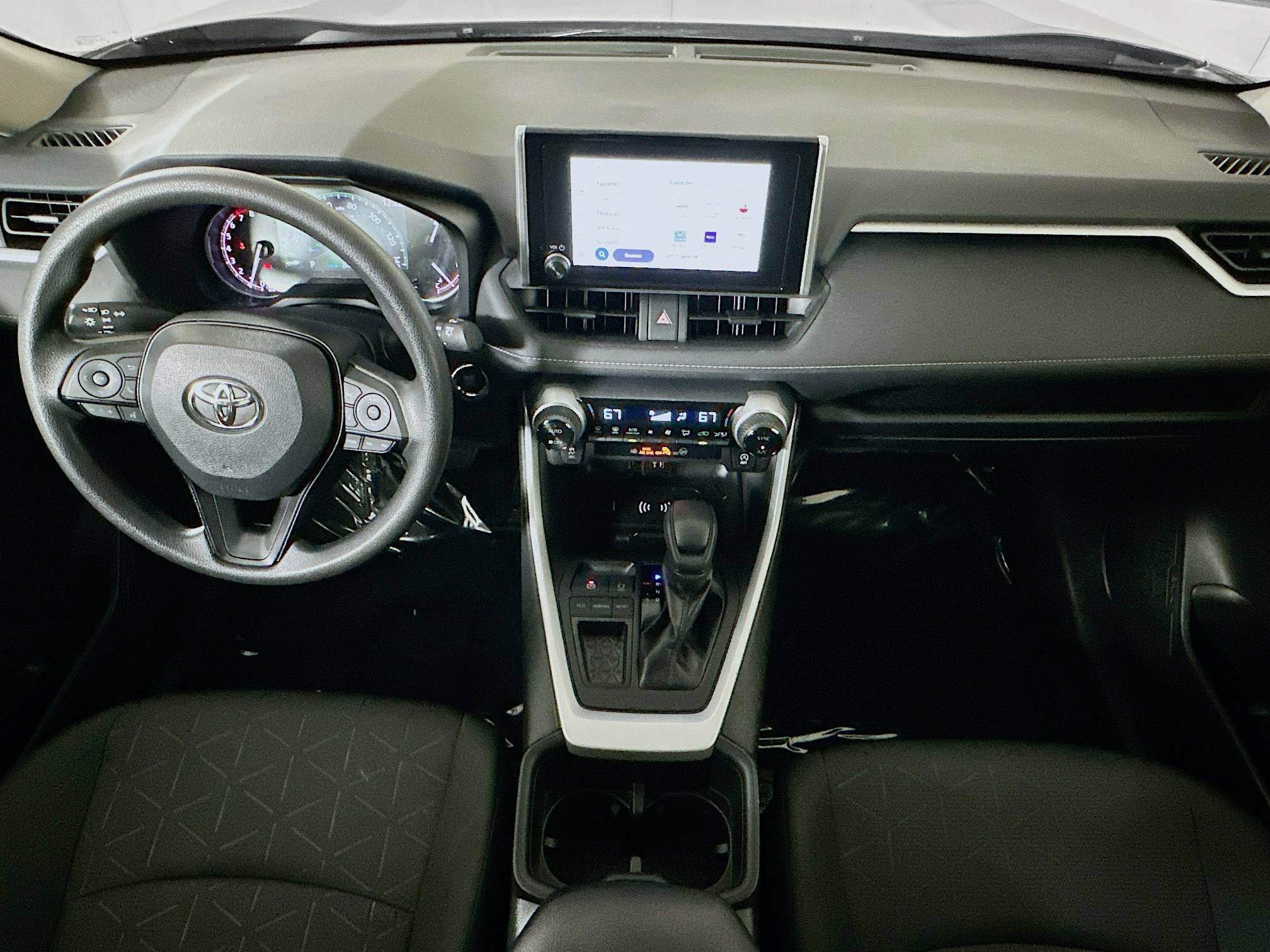 Used 2024 Toyota RAV4 XLE w/ Convenience Package FWD image 27