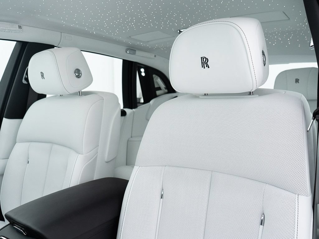 Certified 2026 Rolls-Royce Phantom Sedan w/ Leather Finishing Pack RWD image 17