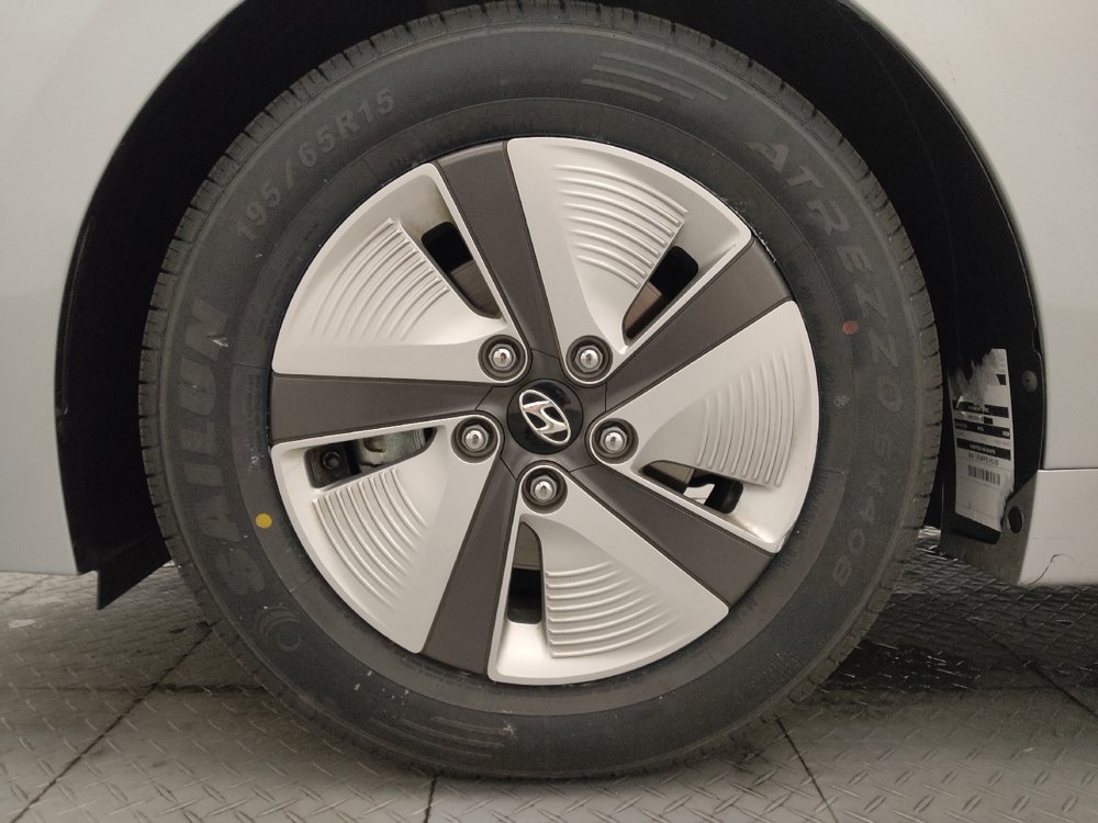 Used 2020 Hyundai Ioniq Blue FWD image 31