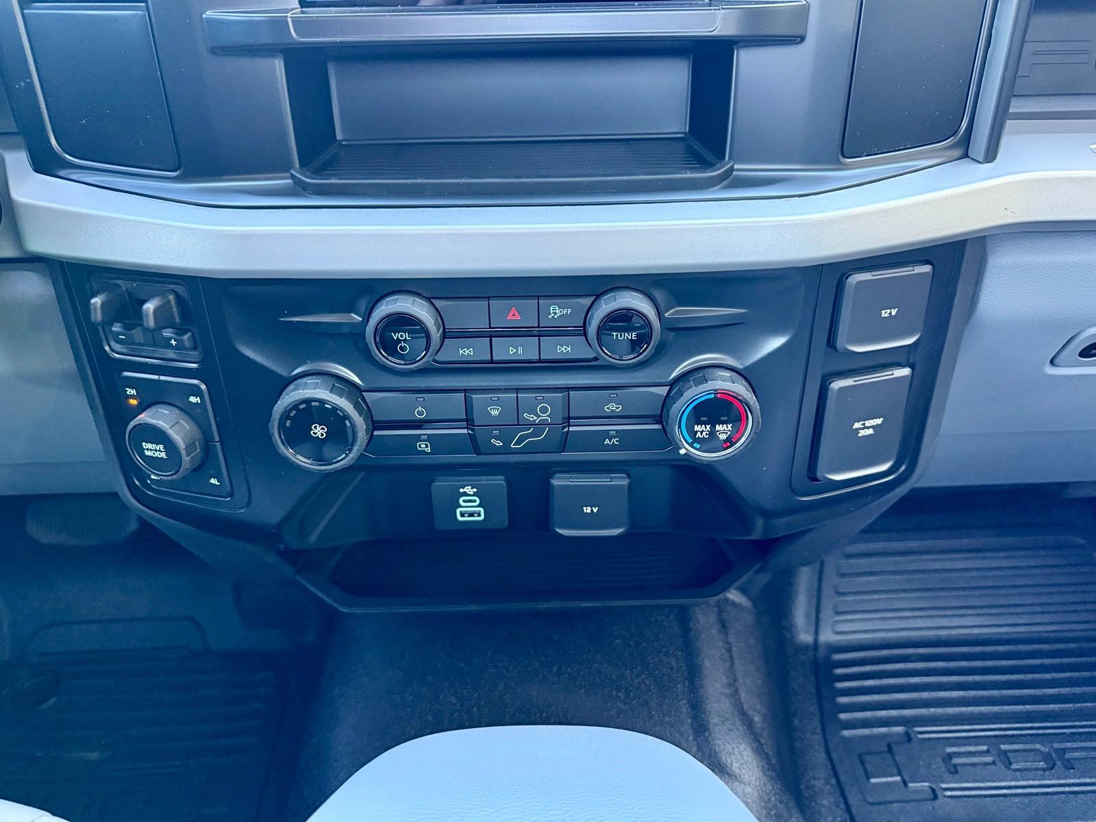 New 2026 Ford F250 XL w/ FX4 Off-Road Package image 14