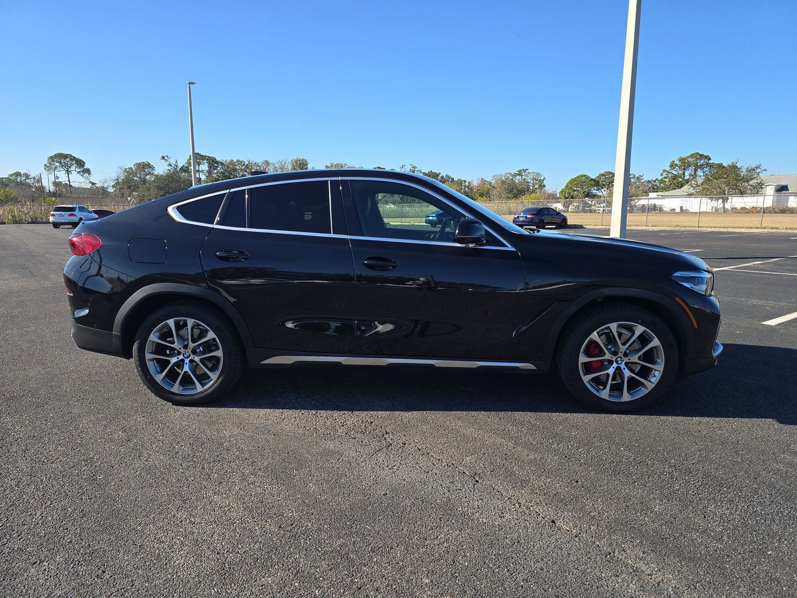 Used 2021 BMW X6 sDrive40i w/ Premium Package image 3