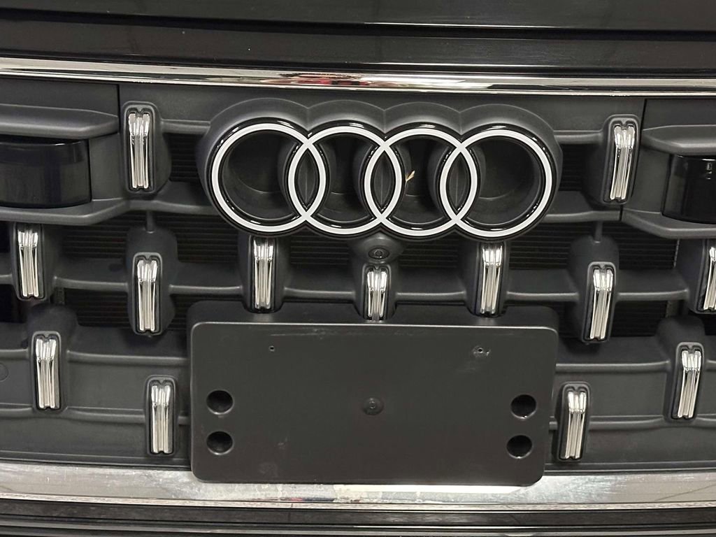Used 2025 Audi Q8 Premium w/ Convenience Package image 6