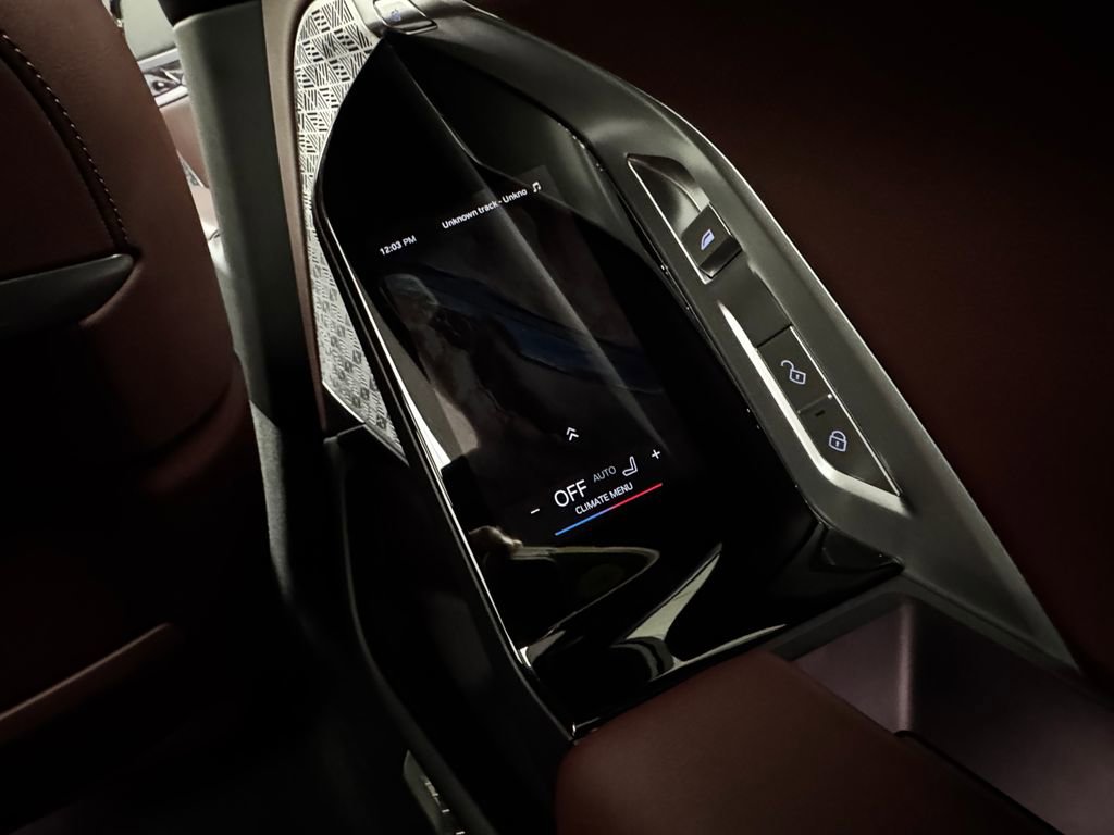 Used 2023 BMW 760i xDrive w/ Executive Package image 24