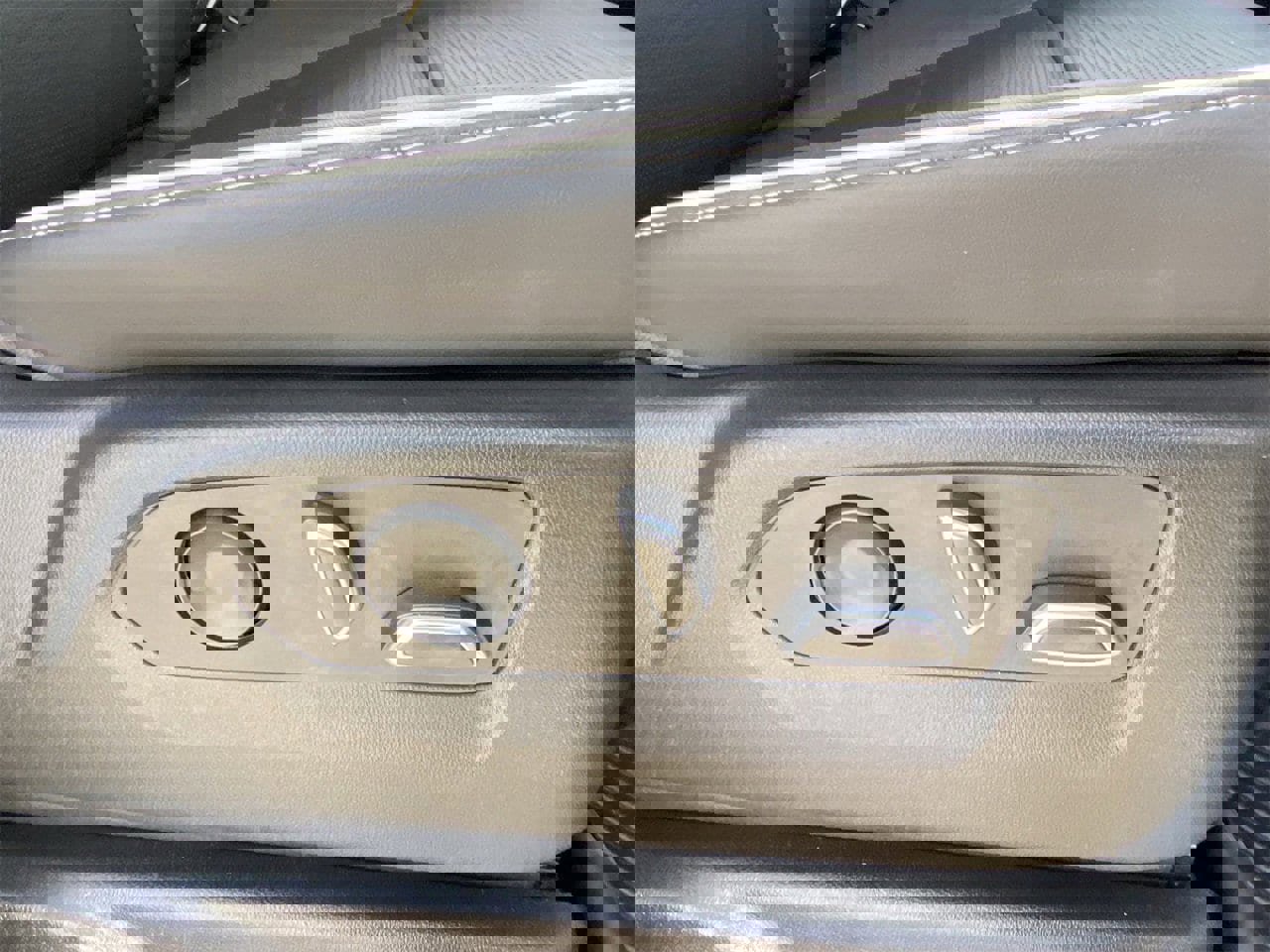 Used 2022 Cadillac Escalade Premium Luxury w/ Performance Package image 11