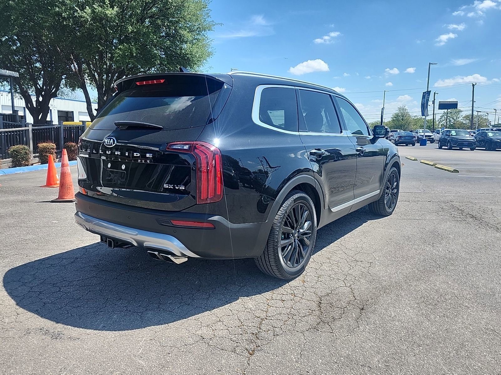 Used 2021 Kia Telluride SX w/ Towing Package FWD image 3